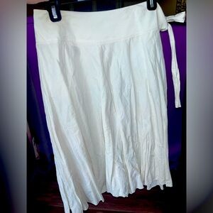 Robert Rodriguez Knee Length Cream Pleated Skirt w/ Tie on side. Size 2